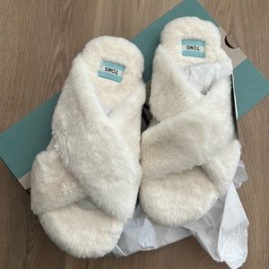 Susie fur Toms faux fur in natural white color